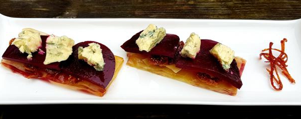 Beetroot and fig filo pastry tartlets with blue cheese 