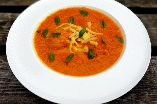 Roasted tomato soup with cheddar dumplings 