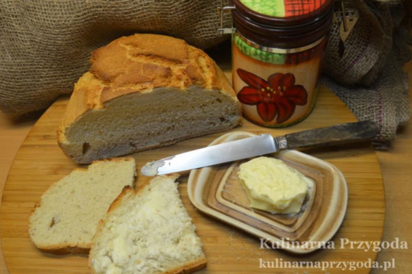 Domowy chlebuś z garnka – super ! Bardzo prosty przepis.