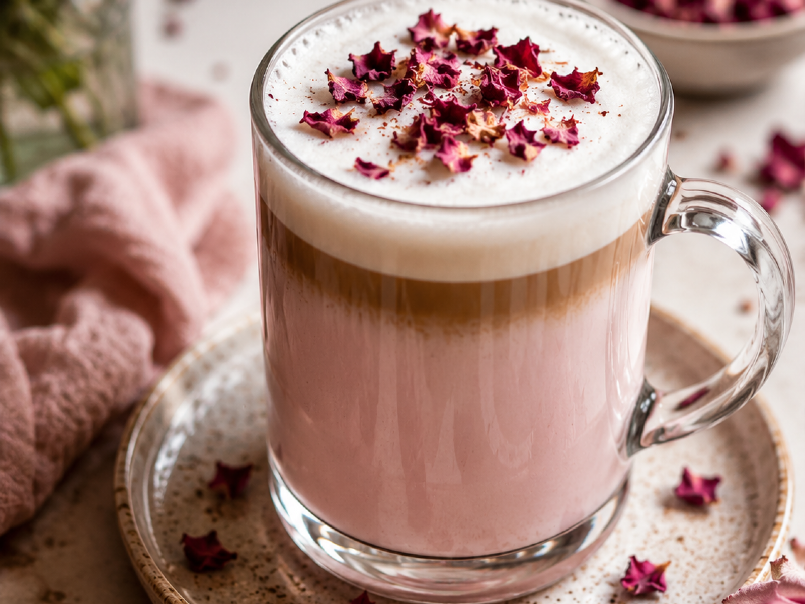 🌹 Różane latte z kardamonem