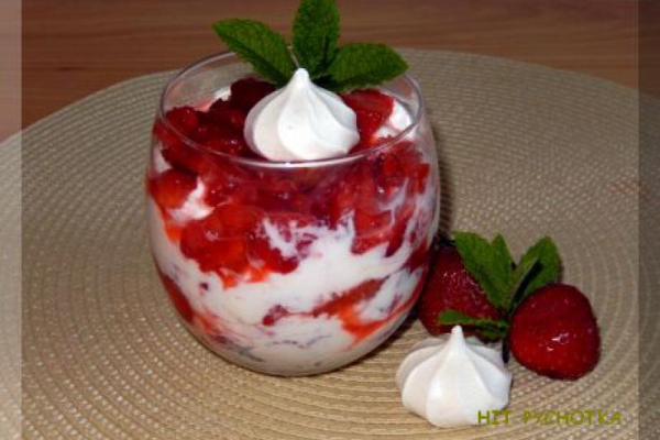 TRUSKAWKI, ŚMIETANKA, BEZY – ETON MESS