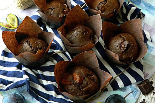 Muffinki czekoladowe ze śliwkami