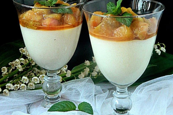 Kokosowa kasza manna z karmelizowanym rabarbarem