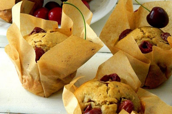 Muffinki waniliowo - kawowe z czereśniami