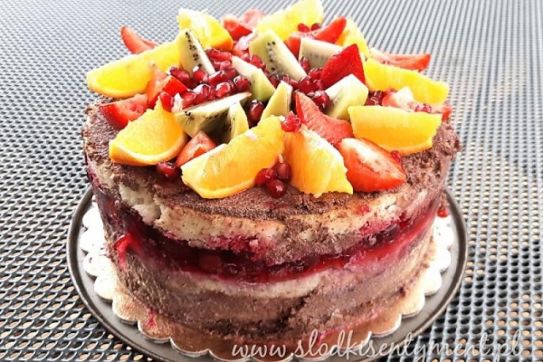 Tort czekoladowy z owocami (vege)