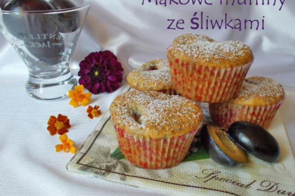 Makowe muffiny ze śliwkami