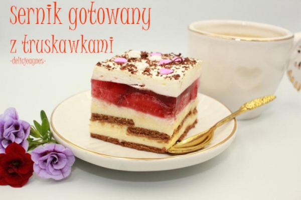 Sernik gotowany z truskawkami