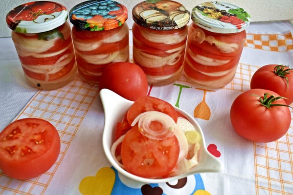 Pomidory marynowane z cebulą