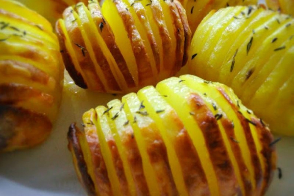 Ziemniaki Hasselback