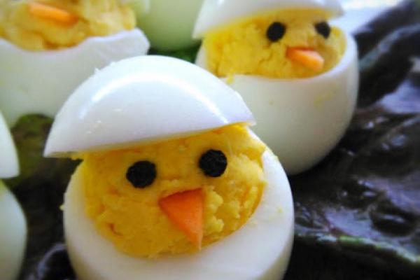 Wesołe jajeczka - kurczaczki w skorupkach