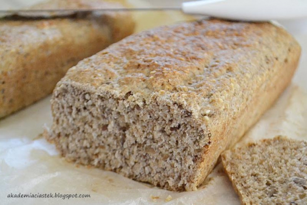 Chleb pszenno-żytni z otrębami i nasionami