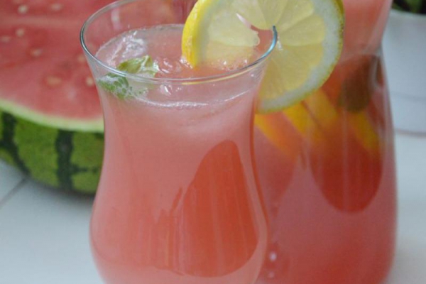 Lemoniada arbuzowa orzeźwiająca