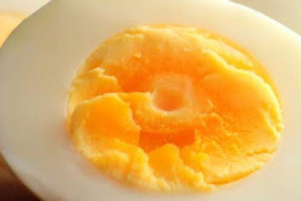 Jak ugotować jajko na twardo?