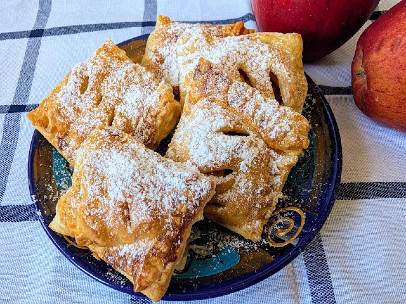 Ciastka francuskie z jabłkami z air fryera, czyli koperty z ciasta francuskiego