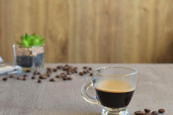 Espresso - przepis na małą włoską kawę, z dużą ilością kofeiny
