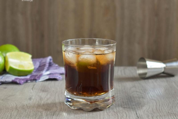 Cuba Libre - jeden z klasyków kategorii drinki z rumem
