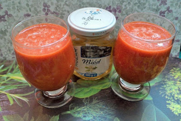 Koktajl malinowo - pomarańczowy na soku marchewkowo - bananowym