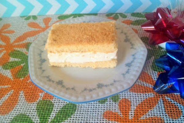 Ciasto biszkoptowe z białym kremem
