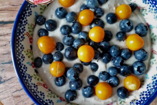 Jaglanka z cynamonem, borówkami i miechunką. Millet porridge with cinnamon, blueberries and goldenberries.