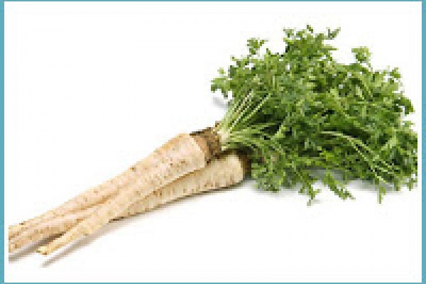 Dlaczego warto jeść natkę i korzeń pietruszki? Why should we eat parsley and parsnip?