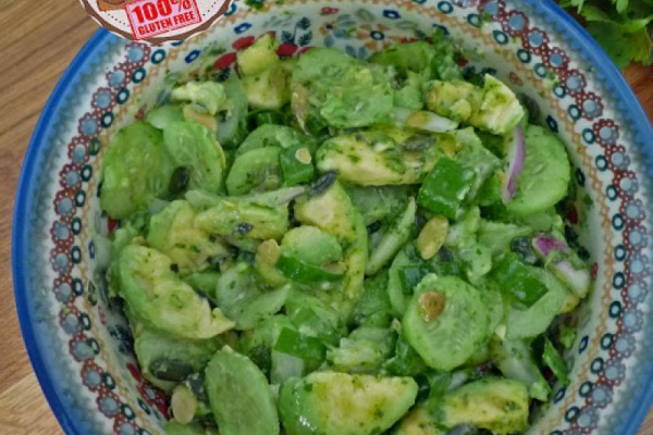 Prosta sałatka z ogórkiem i awokado. Simple Avocado Cucumber Salad.