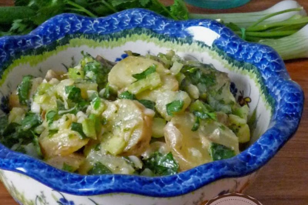 Prosta sałatka ziemniaczana z ziołami. Simple Herbed Potatao Salad.