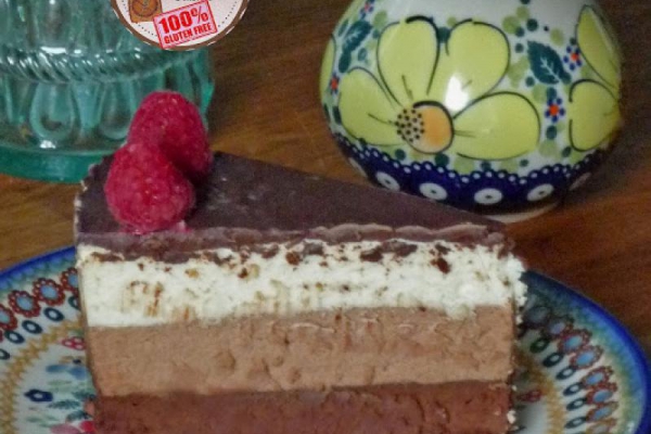 Sernik potrójnie czekoladowy. Triple chocolate cheesecake with secret ingredient.