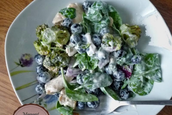 Sałatka BBS. BBS salad. (Broccoli Blueberry Spinach).