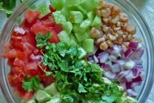 Salsa z krewetkami i awokado. Przyprawa meksykańska. Shrimp avocado salsa. Mexican seasoning.