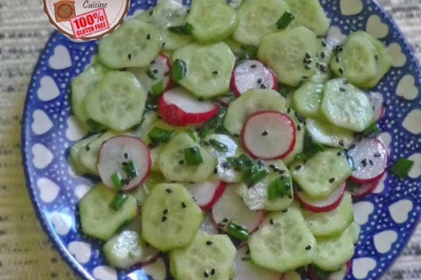 Surówka z ogórka i rzodkiewki. Cucumber radish salad.