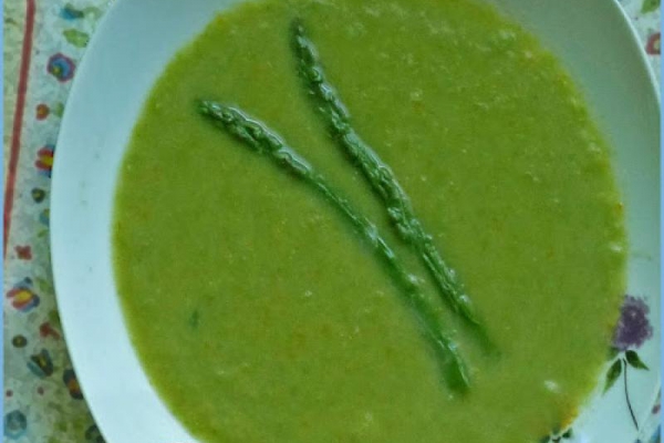 Zupa szparagowa krem. Asparagus soup cream.