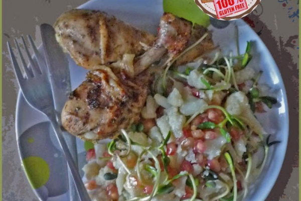 Kurczak i sałatka kalafiorowa. Chicken and cauliflower salad.