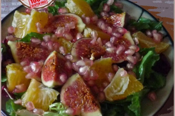 Sałatka - figi i granat. Salad - figs and pomegranate.