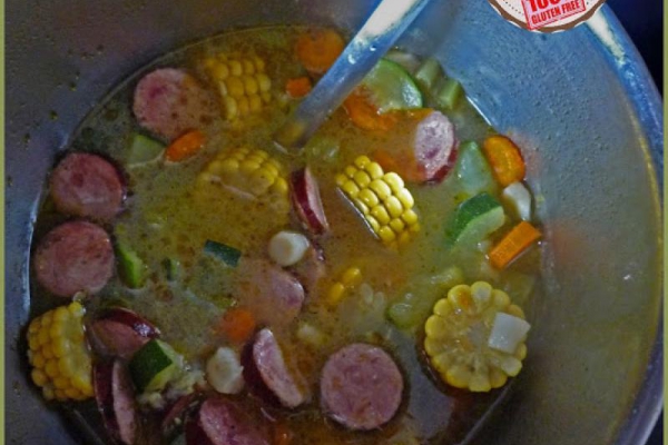 Zupa z kukurydzą i cukinią. Soup with corn and zucchini.