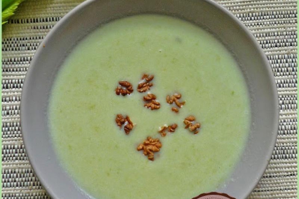 Zupa selerowa z gruszką. Celery soup with pear.