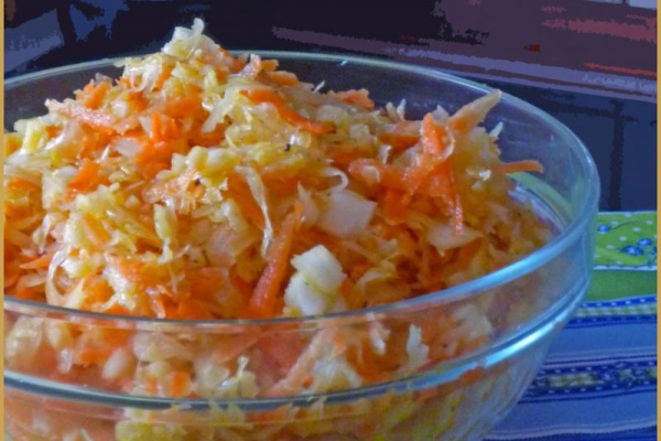 Smaki dzieciństwa - surówka z kiszonej kapusty.  Flavors of the childhood - salad with sauerkraut (sour cabbage).