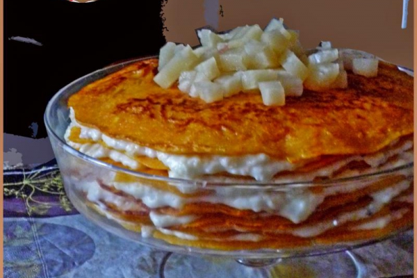 Tort - naleśniki marchewkowe z kremem serowo - ananasowym. Layered Cake - carrot crêpe (pancakes) with cheese pineapple cream.