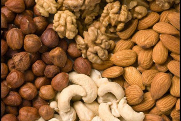 Dlaczego warto jeść migdały i inne orzechy? Why should we eat almonds and nuts?