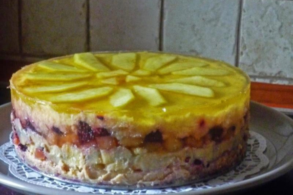 Placek grysik z jabłakmi i jeżyną, bez pieczenia. No bake corn porridge (corn grits) cake with apples and blackberry.