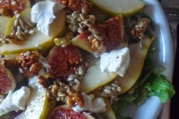 Sałatka z figami i gruszką. Figs and pears salad.