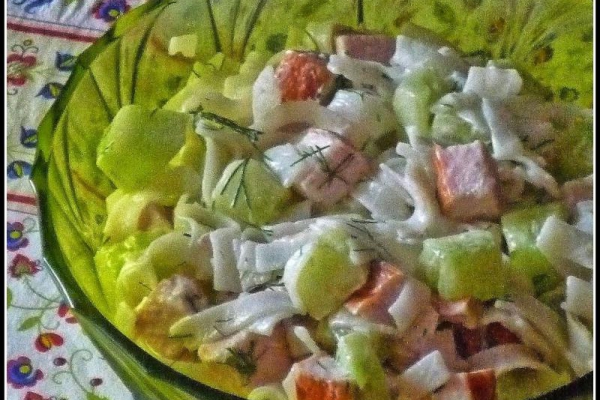 Light salad - cucumber, ham and pasta.