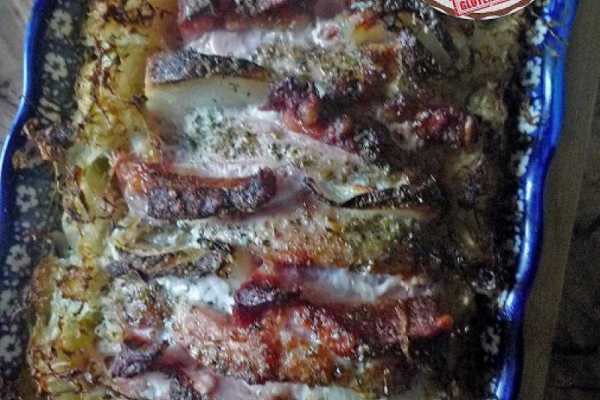 Schab zapiekany z boczkiem i cebulą. Roast Pork Loin with Bacon and Onion.