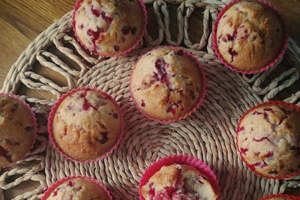 Babeczki cytrynowe z czerwoną porzeczką. Lemon Muffins with Red Currants.