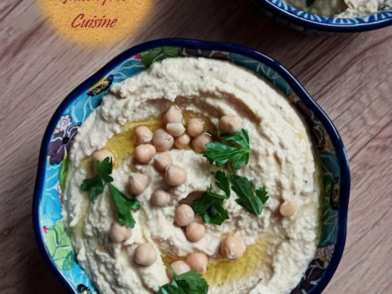 Klasyczny hummus. Classic hummus.