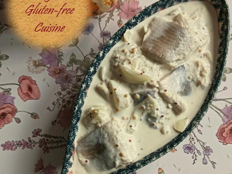 Śledź w sosie musztardowym. Herring in mustard sauce.