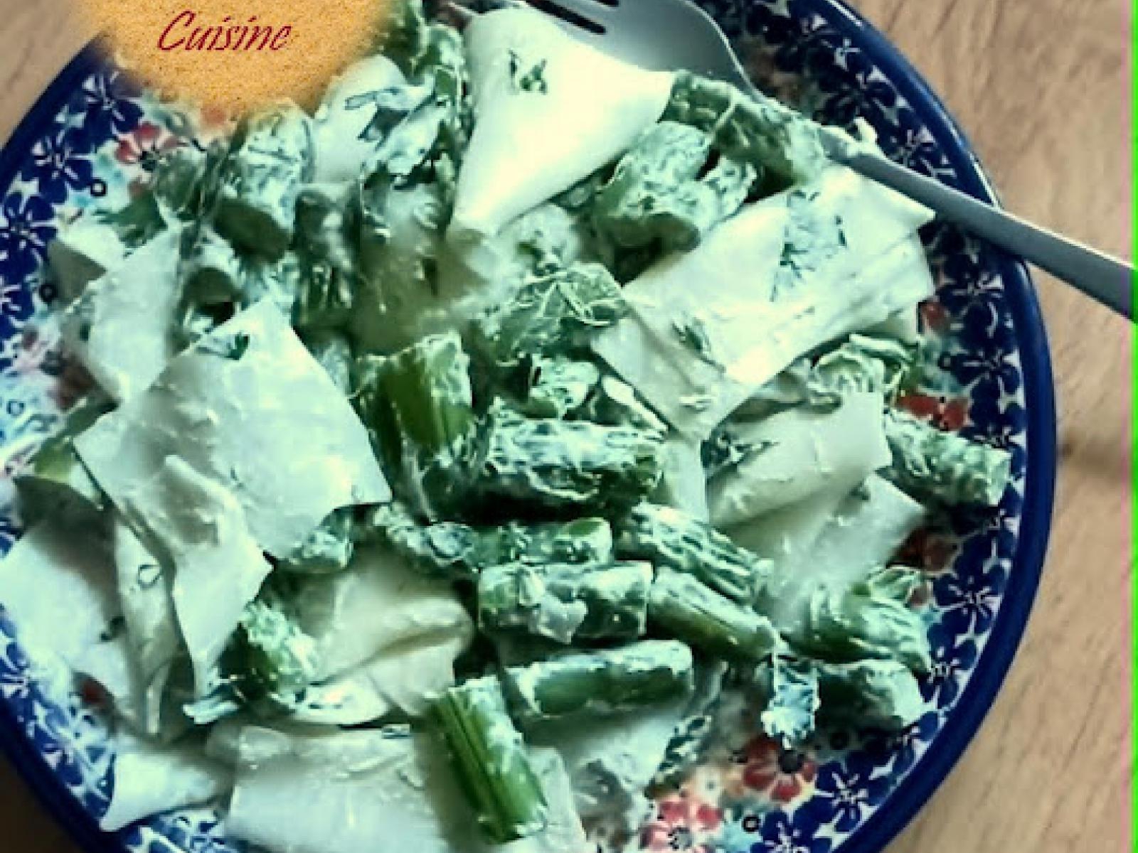 Sałatka - szparagi i makaron. Salad - asparagus and pasta.