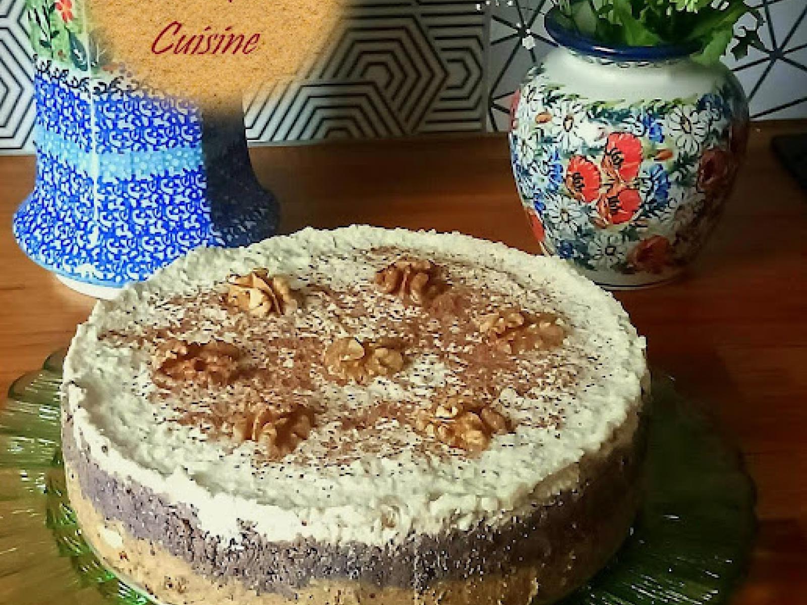 Surowe ciasto marchewkowe z kremem z nerkowców. Raw carrot cake with cashew cream.