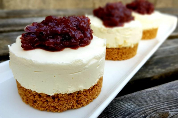 Goat’s cheesecake with red onion jam 