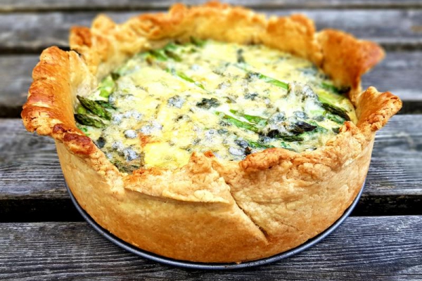 Asparagus, red onion and blue cheese tarts ???? u R.