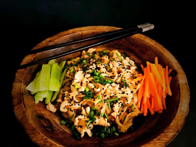 Ma Jiang Mian Stir-fry z makaronem konjac i indykiem – fit klasyka po chińsku